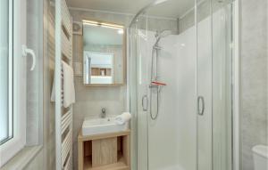 Ένα μπάνιο στο Tiny Haus 08 Am Brombachsee