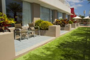 Κήπος έξω από το MantaHost Hotel