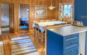 Kuchyňa alebo kuchynka v ubytovaní Cozy Home In Srna With Sauna