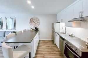 Кухня или мини-кухня в L'Intemporel by Gestion ELITE
 +20 фотографий