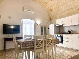 a kitchen with a dining room table and chairs at Dimora Anna - Puglia Mia Apartments in Monopoli