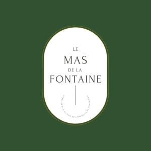 una etiqueta para una botella de perfume con las palabras "Hemos della" en Mas de la Fontaine, en Sarrians