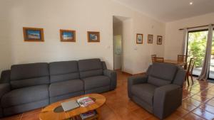 a living room with a couch and a table at The Ponderosa Holiday House in Horseshoe Bay