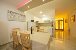 Kuchyň nebo kuchyňský kout v ubytování Apartments by the sea Brela, Makarska - 20778