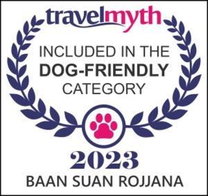 un logotipo para un viaje amistoso para perros con una corona de garra en Baan Suan Rojjana, en Muak Lek
