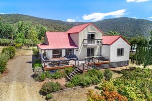 an aerial view of a house with a red roof at Alpine Twin Heights in Mansfield