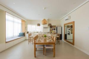 a dining room and kitchen with a table and chairs at Alesea Baroro, La Union, Private Modern Villa with Pool, Jacuzzi, Beachfront View in Balio