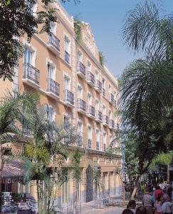 un gran edificio con balcones en un lateral en Hotel RF Astoria - Adults Only, en Puerto de la Cruz