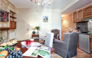 a kitchen and dining room with a table and chairs at Le Logis in Sarlat-la-Canéda
