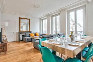 a living room with a large table and chairs at Appartement Quartier Le Marais 2 in Paris