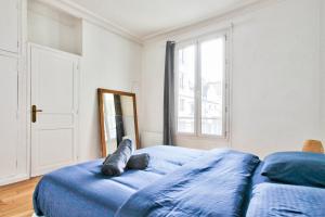 Posteľ alebo postele v izbe v ubytovaní Appartement Quartier Le Marais 2 Free Netflix
