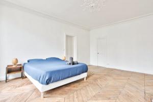 Posteľ alebo postele v izbe v ubytovaní Appartement Quartier Le Marais 2 Free Netflix