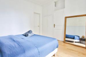 Posteľ alebo postele v izbe v ubytovaní Appartement Quartier Le Marais 2 Free Netflix