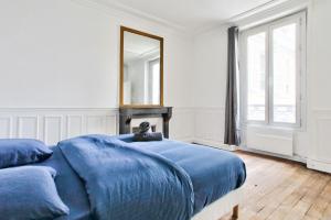 Posteľ alebo postele v izbe v ubytovaní Appartement Quartier Le Marais 2 Free Netflix