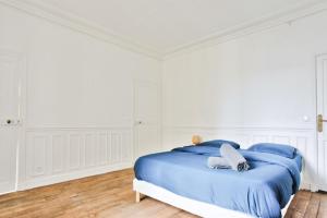 Posteľ alebo postele v izbe v ubytovaní Appartement Quartier Le Marais 2 Free Netflix