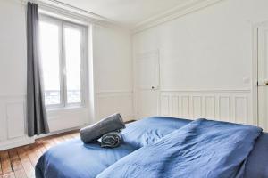 Posteľ alebo postele v izbe v ubytovaní Appartement Quartier Le Marais 2 Free Netflix