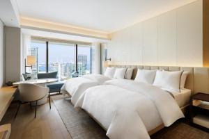 Postel nebo postele na pokoji v ubytování The Westin Yokohama