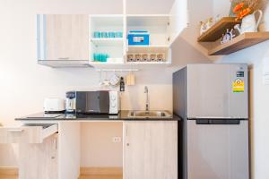 Kuchyň nebo kuchyňský kout v ubytování Hua Hin My Resort 3BR Family Condo Free Water Park Walk to Beach & Cicada Night Market หัวหิน ห้องแฟมมิลี่ 3 ห้องนอน ฟรีสวนน้ำ ใกล้ทะเลและตลาดซิเคด้า