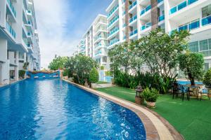 Bazén v ubytování Hua Hin My Resort 3BR Family Condo Free Water Park Walk to Beach & Cicada Night Market หัวหิน ห้องแฟมมิลี่ 3 ห้องนอน ฟรีสวนน้ำ ใกล้ทะเลและตลาดซิเคด้า nebo v jeho okolí
