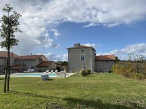 a house with a swimming pool in a yard at Gîte Vars, 4 pièces, 6 personnes - FR-1-653-16 in Vars