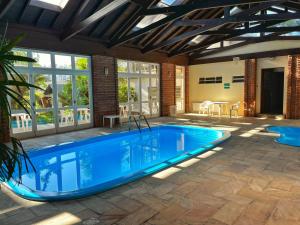 a swimming pool in a patio with a ceiling at Natur Hotel - 700m da Rua Coberta in Gramado