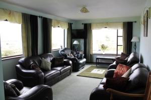 Gallery image of DeCourcey's Hazelbrook Farmhouse B&B in Cleggan