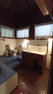 a bathroom with a sink and a toilet at Hotel Las Palmas in Coco
