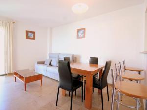 Posedenie v ubytovaní Apartamento en Roses: Primera Línea de Mar, Piscina, Aire Acondicionado, Parking - ES-228-87