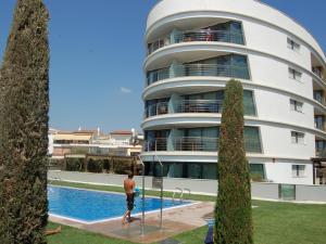 Bazén v ubytovaní Apartamento en Roses: Primera Línea de Mar, Piscina, Aire Acondicionado, Parking - ES-228-87 alebo v jeho blízkosti