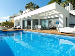 Bazén v ubytovaní CASA DIAZ PACHECO -Magnífica casa en Almadrava con piscina privada. - ES-228-93 alebo v jeho blízkosti