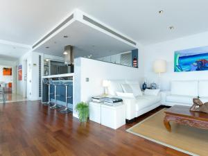 Kuchyňa alebo kuchynka v ubytovaní CASA DIAZ PACHECO -Magnífica casa en Almadrava con piscina privada. - ES-228-93