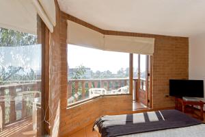 TV a/nebo společenská místnost v ubytování Linda Vista Apart Hotel