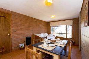 TV a/nebo společenská místnost v ubytování Linda Vista Apart Hotel