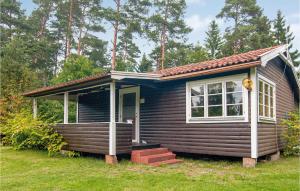 a small house with a porch and a window at Amazing Home In Gotlands Tofta With 2 Bedrooms And Wifi in Tofta