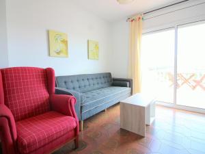 Posedenie v ubytovaní Casa con Piscina, Tenis y Terraza con Barbacoa a 2 km del Centro y Playa de Roses - ES-228-101