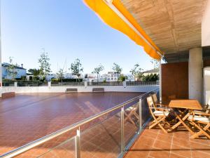 Balkón alebo terasa v ubytovaní Apartamento con Tres Piscinas en Santa Margarita, a 1km de la Playa - ES-228-123