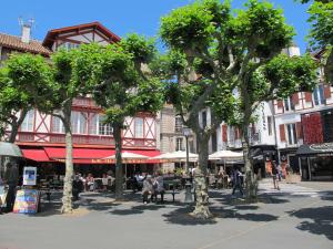 Zdjęcie z galerii obiektu Grand appartement 2 chambres avec terrasse à Saint-Jean-de-Luz - FR-1-4-667 w mieście Saint-Jean-de-Luz