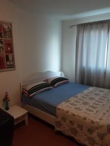 a small bedroom with a bed and a window at Room in Studio - T8 Guest House Don Mueang Challenger triple room in Ban Song Hong