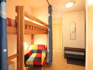 Łóżko lub łóżka w pokoju w obiekcie La Bourboule: T2 bis, 5 pers, Wi-Fi, Parking, Non-fumeurs - FR-1-608-243