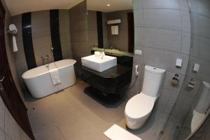 Bilik mandi di Yangon Thanlwin Hotel