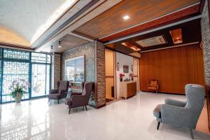 a waiting room with chairs and a table in a building at Blue Sky Residence Airport in Ban Bang Phli Yai