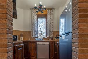 A kitchen or kitchenette at B&B Selvarossa