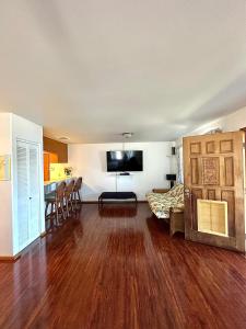 a large living room with a hard wood floor at Kona Joe Coffee Farm in Kealakekua