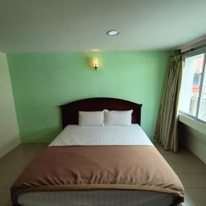 Postel nebo postele na pokoji v ubytování Best One Hotel