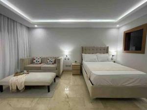 Luxury 5 Star Suite At Samana W Marina & Ocean Viewsにあるベッド