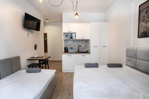 Łóżko lub łóżka w pokoju w obiekcie Dream Apartments - Gdańska 72