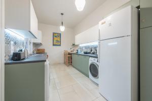 Kuchnia lub aneks kuchenny w obiekcie Athenian Niche in Plaka Villa by Athenian Homes