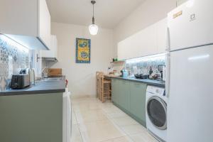Kuchnia lub aneks kuchenny w obiekcie Athenian Niche in Plaka Villa by Athenian Homes