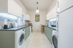 Kuchnia lub aneks kuchenny w obiekcie Athenian Niche in Plaka Villa by Athenian Homes