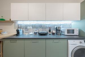 Kuchnia lub aneks kuchenny w obiekcie Athenian Niche in Plaka Villa by Athenian Homes